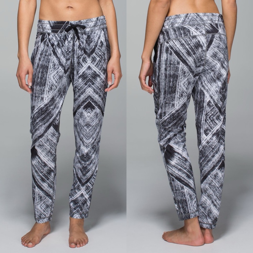 Lululemon Namaskar Pant II Sz 6 In Heat Wave White Black